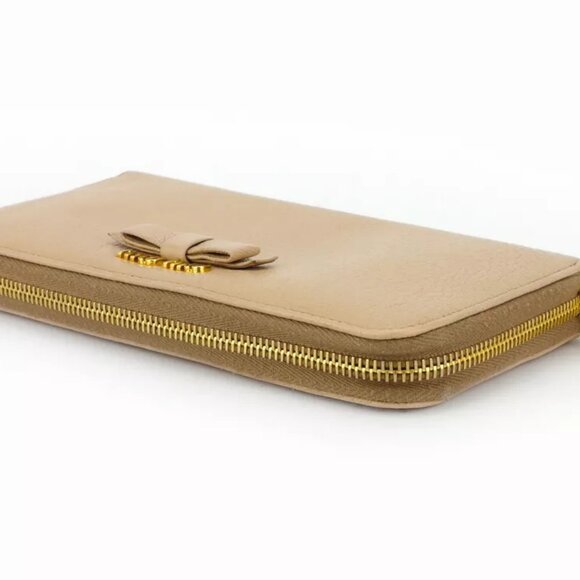 miu miu wallet ribbon motif beige leather Authentic used - Picture 3 of 9